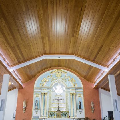 2/2 Tecto em lambrim de Carvalho