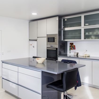 3/3 Cozinha com tampo em silestone