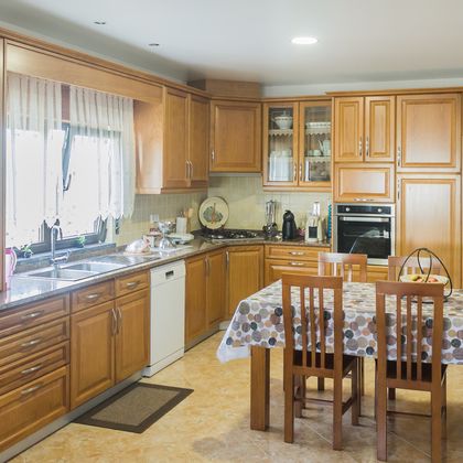 1/2  Cozinha em Carvalho com portas almofadadas
