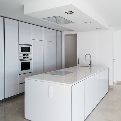 5/8  Cozinha em termolaminado com ilha