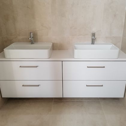 Móvel W.C. suspenso com gavetões