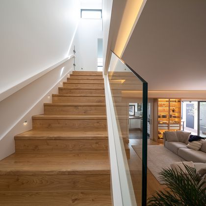 Escada em madeira de carvalho