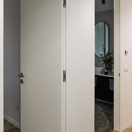 1/2  Porta de abrir de altura total lacada com dobradiças ocultas