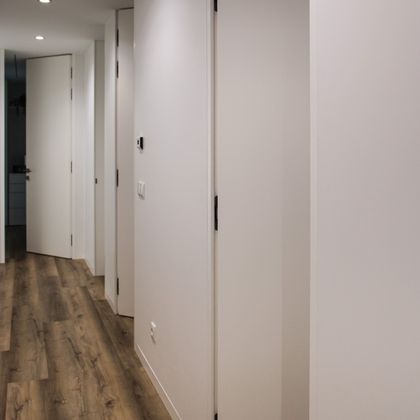 2/2  Portas de abrir de altura total lacada com dobradiças ocultas