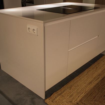 4/4  Móvel ilha em lacado