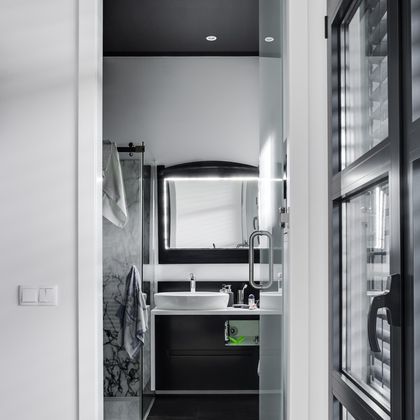 Portaro com porta de vidro