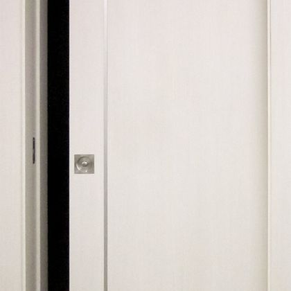 Porta de correr em termolaminado com embutido inox