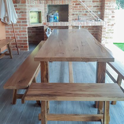 Mesa e bancos de exterior