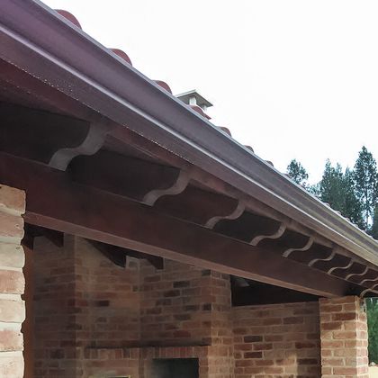 2/2  Vigamento de telhado exterior com cachorros