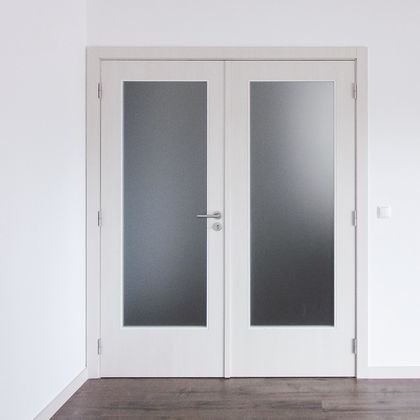 Porta dupla em termolaminado com vidro inteiro