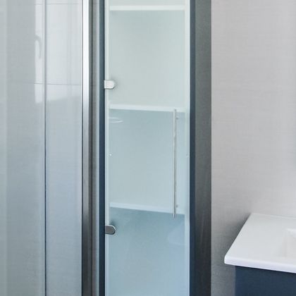 Coluna com porta de vidro